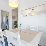 Sweet Apt- Sea Views شقة *